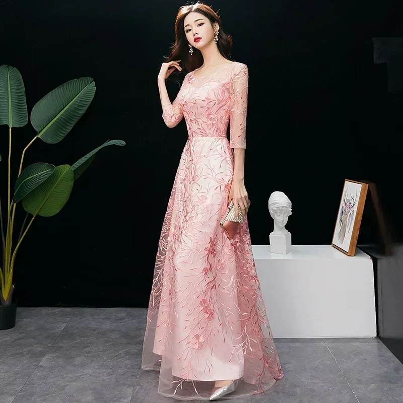 Es Yiiya vestido de noche personalizado cuello redondo bordado rosa media manga cremallera hasta el suelo vestidos formales de talla grande bata de