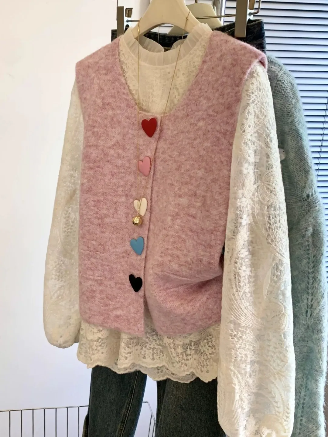  Dopamine Style Knitted Cardigan Vest Women's Spring Autumn New Style Youthful Layering Heart Buckle Top