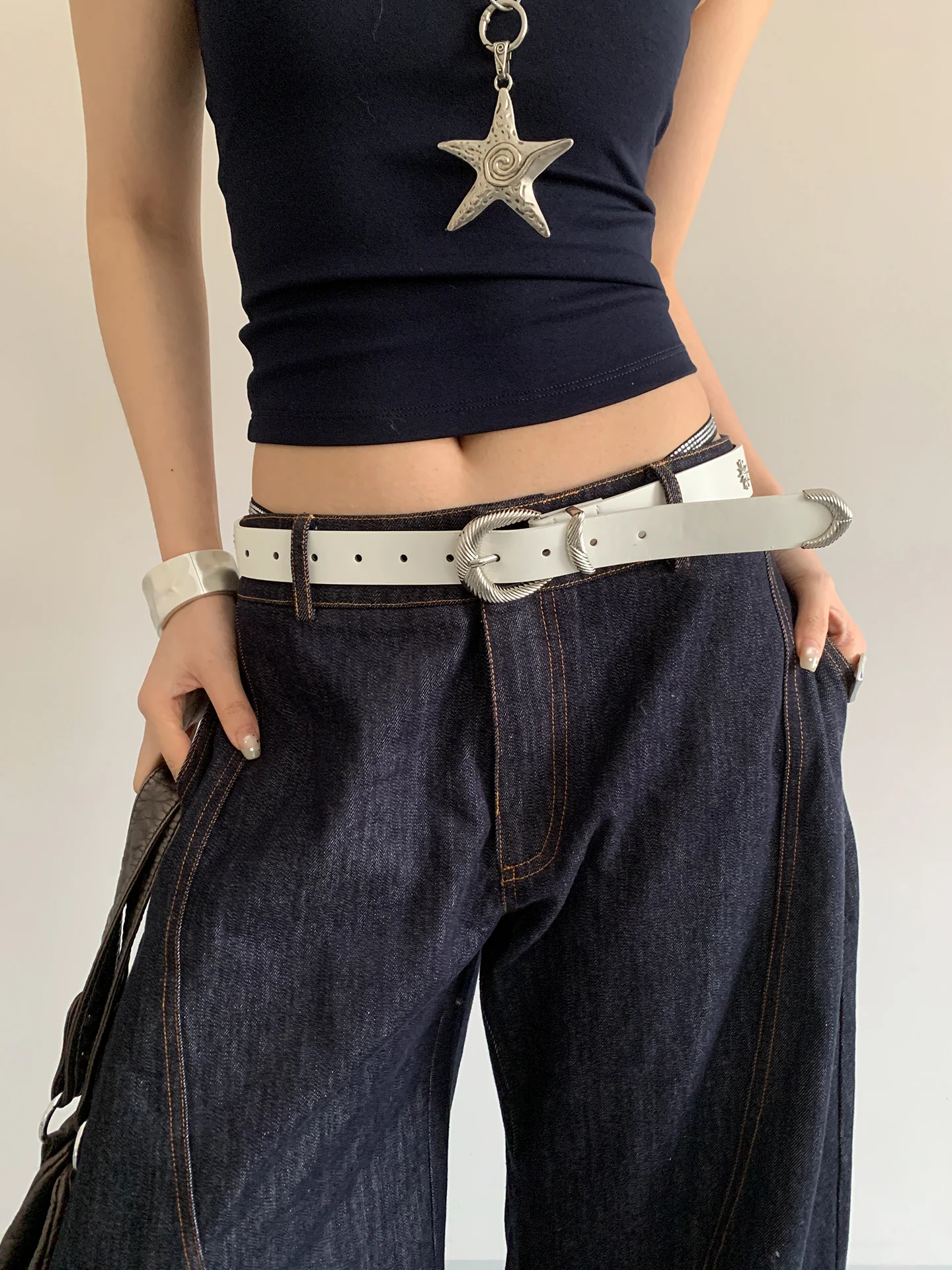 

Кожаный ремень с заклепками в виде подсолнухов, с трехкомпонентной пряжкой из сплава и нитяной отделкой, для джинсов и брюк в западном стиле