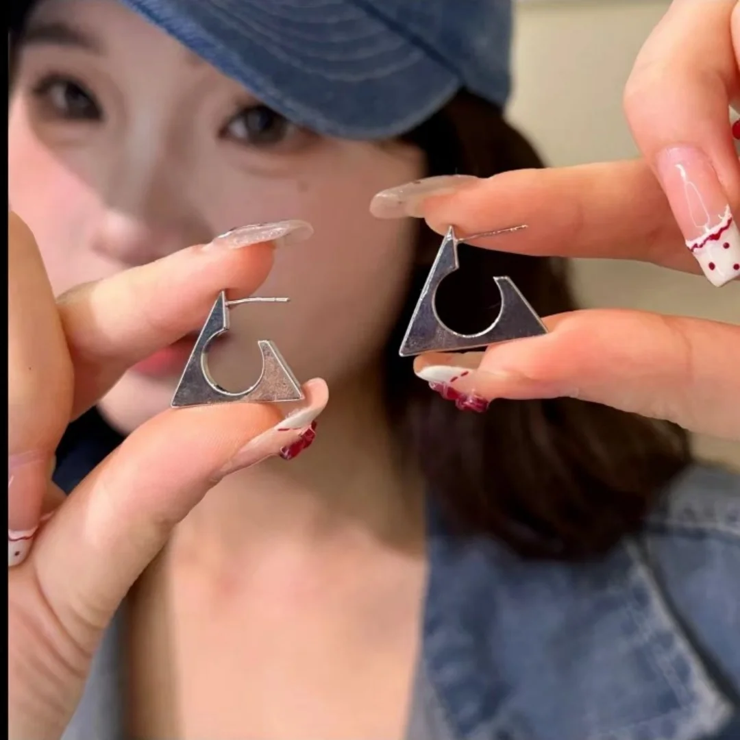 Unique Metal Triangle Stud Earrings for Women Men Retro Mnimalist Geometric Earrings Office Casual Jewelry Accessories Gifts