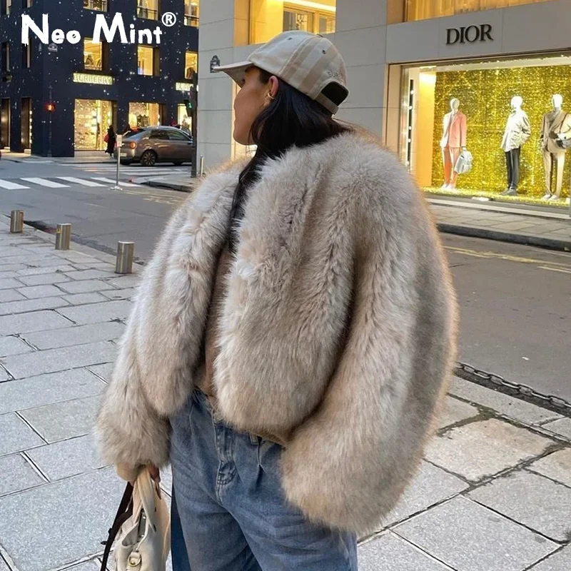 Ikonische Street Fashion Week Luxusmarke Gardient abgeschnittener Kunstpelzmantel Damen Winter 2024, heiße coole Mädchen, flauschige kurze Pelzjacke