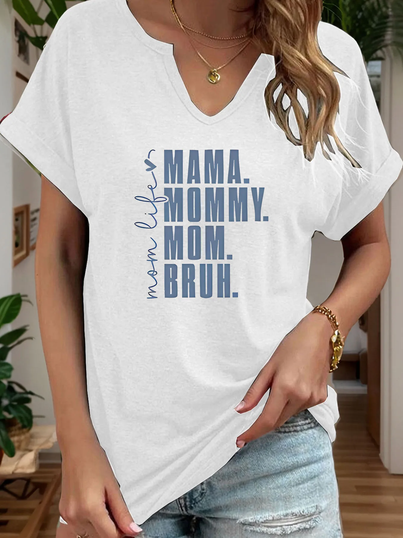 Mother's life letter print T-shirt, casual and fashionable V-neck rolled sleeve short-sleeved blouse for women