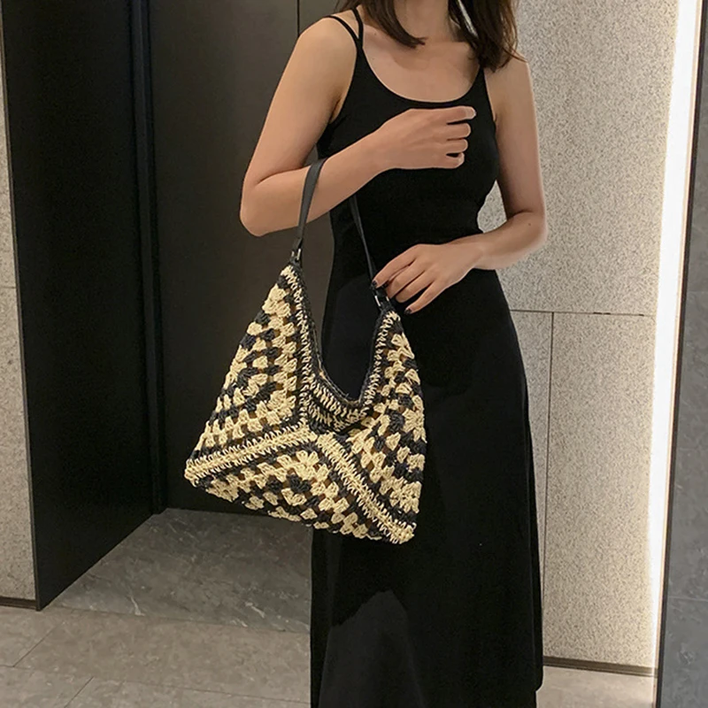 Popular Women's Woven Straw Shoulder Bag Medium Size Handbag With Handle For Beach Vacation