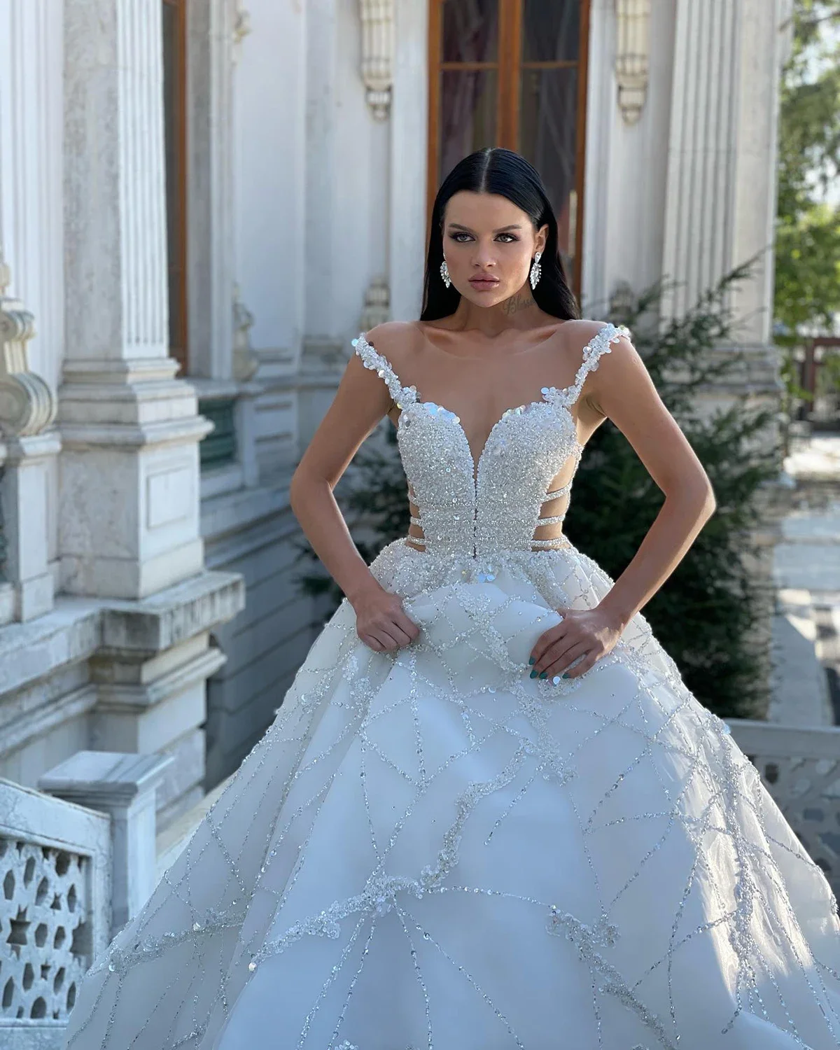 Vestidos de casamento inchados de luxo personalizados 2023 fora do ombro contas cristais split side noiva vestidos de noiva árabe dubai vestid