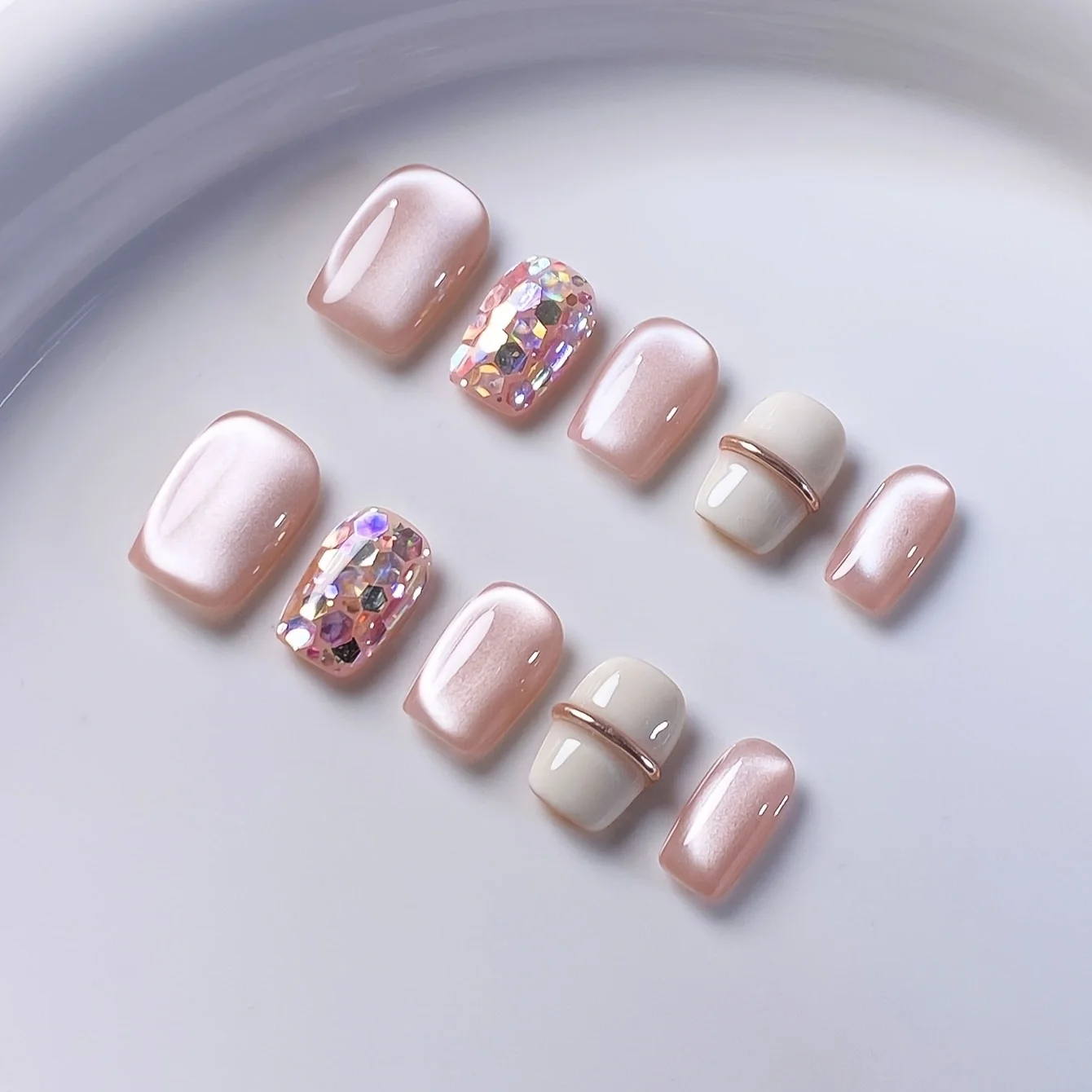 10 Stück reine, handgefertigte, mandelförmige, dreidimensionale französische Nagelkunst mit blauem Rand und schlichtem und elegantem Pressnagel