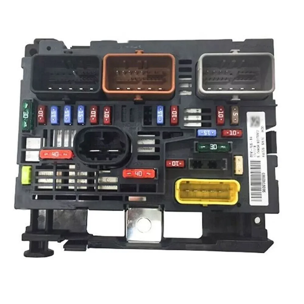 

The new car engine servo box fuse box assembly9807028780 is suitable for Citroen PARTNER BERLINGO