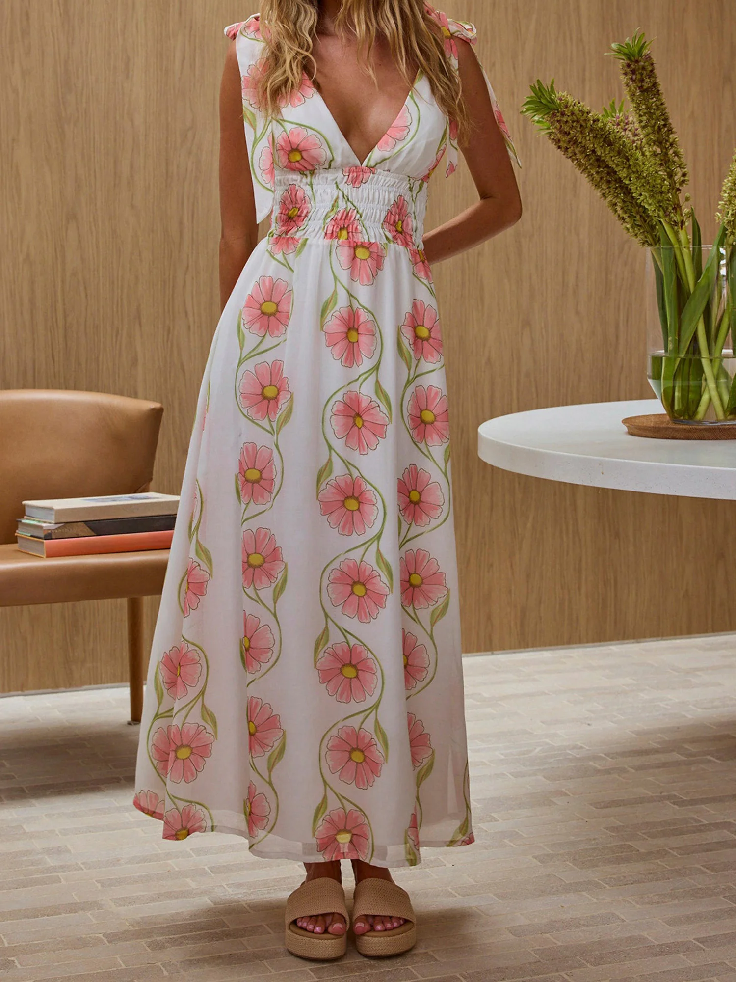 Ärmelloses Maxikleid mit Blumendruck, Schulterträger zum Binden, tiefer V-Ausschnitt, gesmokte Taille und rückenfreies Design
