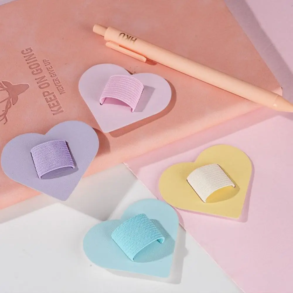 Portapenne rotondo autoadesivo Anello elastico a forma di amore Accessori per tablet di cancelleria Kawaii Portapenne estetico semplice