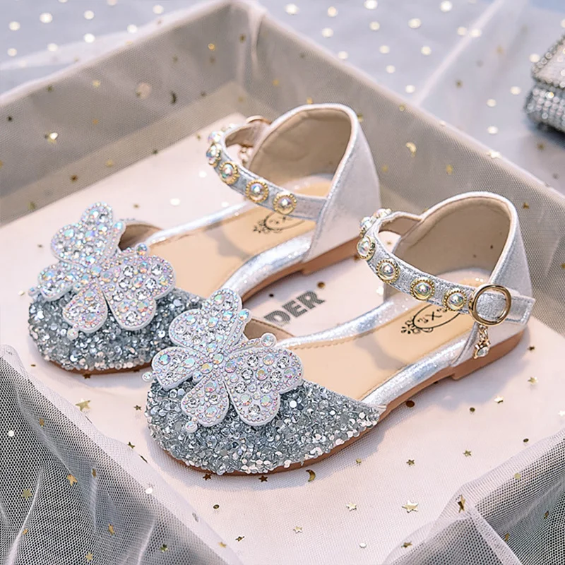

Туфли принцессы с блестками и бабочками для девочек, весенне-летние детские сандалии с закрытым носком и кристаллами, детская серебряная танцевальная обувь русалки