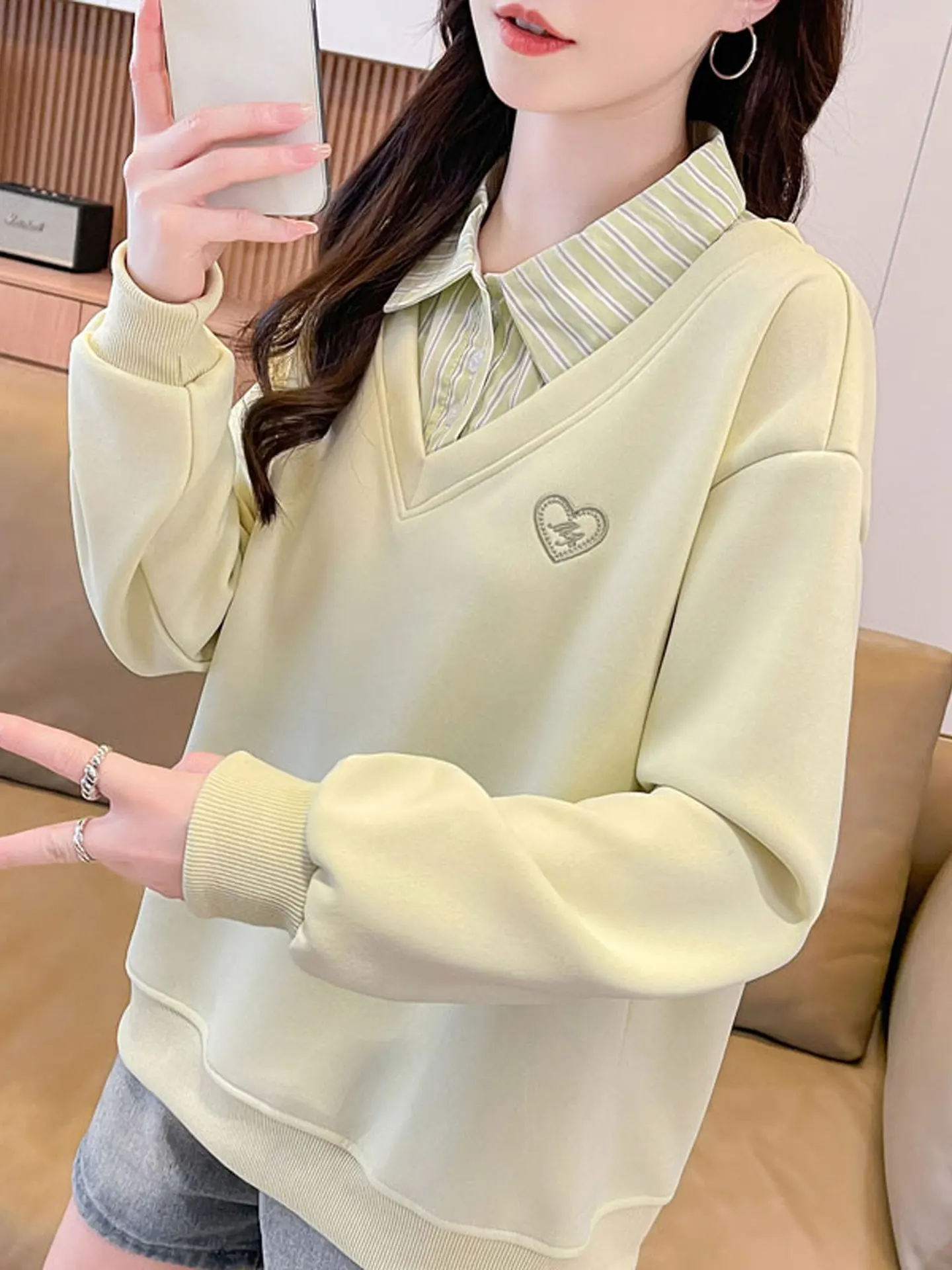 Women's Oversized Fleece Lined Embroidered  Sweatshirt Thickened Autumn Winter New Style School Girls Casual Outerwear