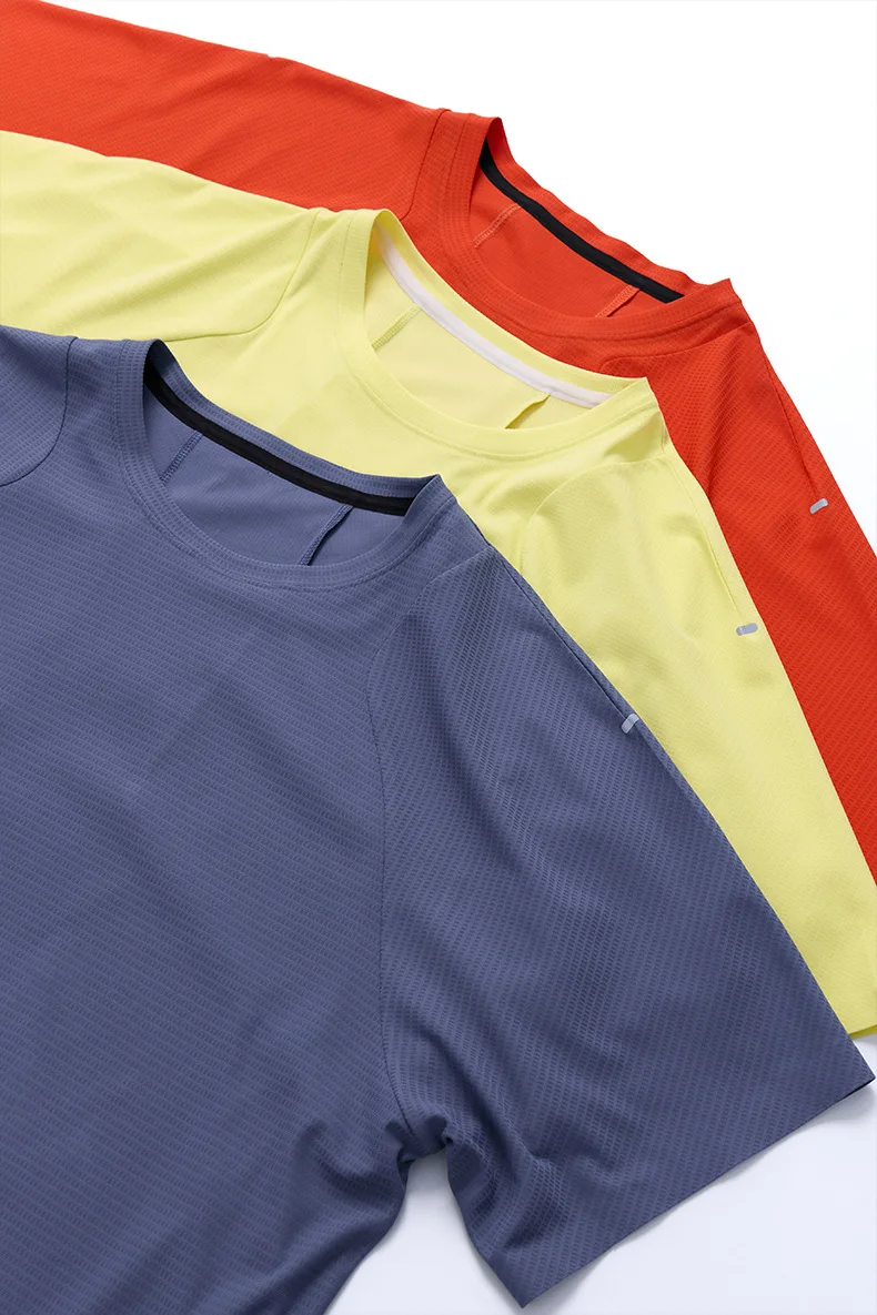 Techlation „Wind Ridge“ Serie: Schnelltrocknendes, nahtlos getaptes T-Shirt für Herren, reflektierendes Sport-Laufoberteil für Outdoor-Aktivitäten, Sommer-Gym-T-Shirt – Detail 11