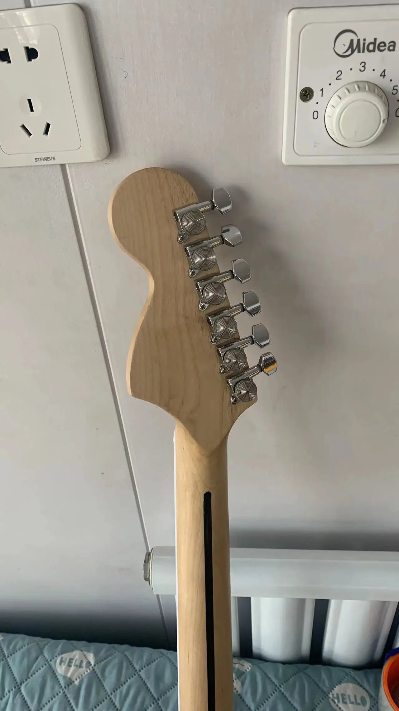 Customer custom new 6-string alto electric guitar, 27 \