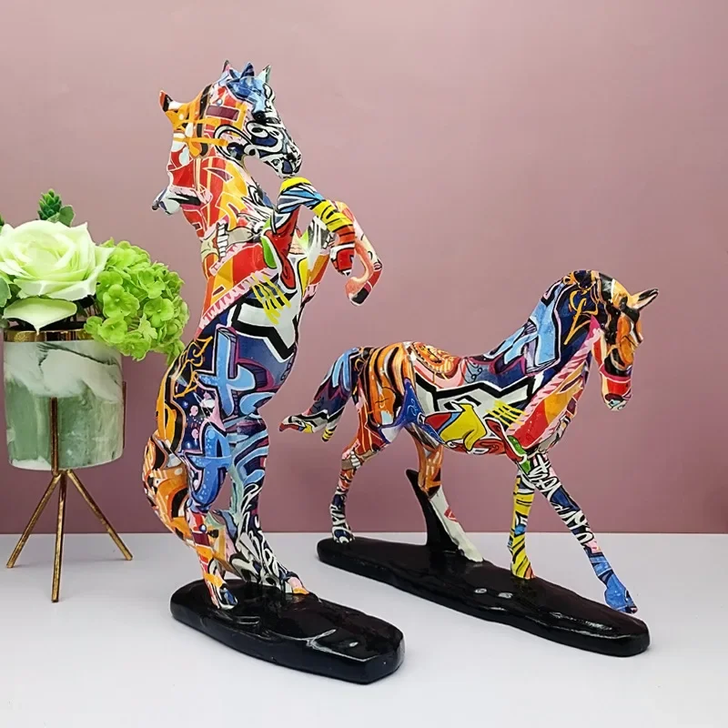 Colorful Art Graffiti Water Transfer Horse Success Resin Crafts Home Furnishings Living Room Entrance Wine Cabinet Decoration