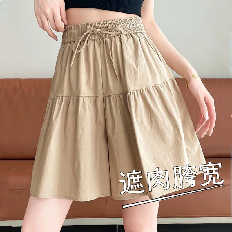 Trendy khaki shorts