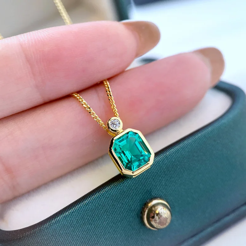 

S925 Pure Silver Inlaid Emerald Square Necklace Pendant, Sweet and Luxurious Style, Niche Design Necklace