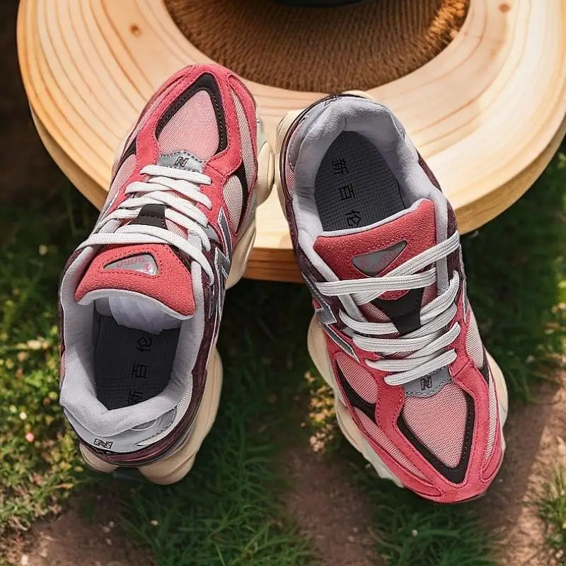 

Daily comfortable and soft sole sports running shoes , ultimate comfort and versatile men's and women's shoes