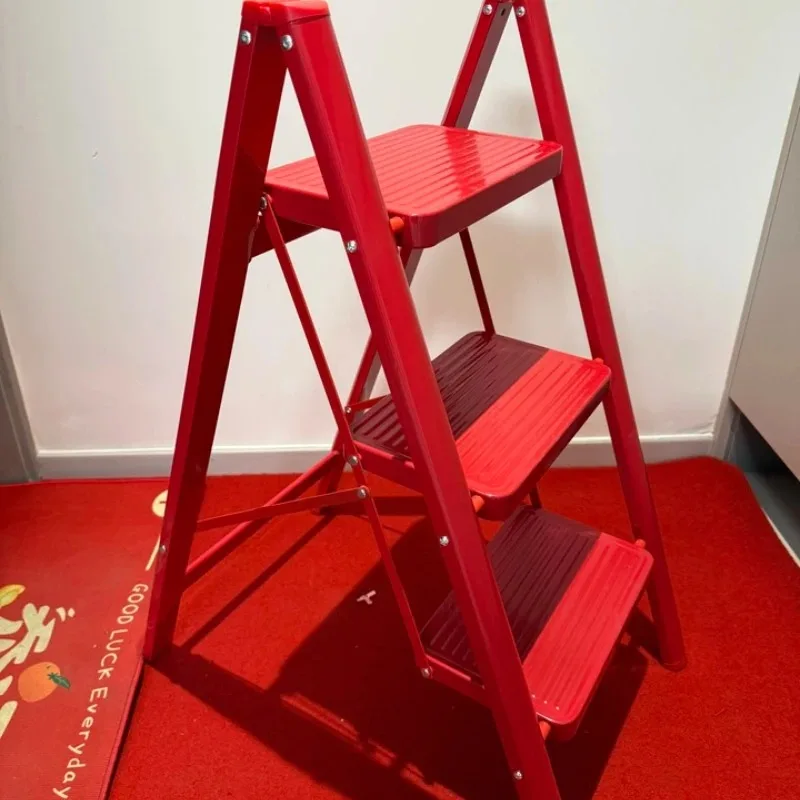 บันไดพับแบบก้างปลา พร้อมแผ่นรองกันลื่น สีแดง รุ่นพับได้สำหรับใช้ในบ้าน ประหยัดพื้นที่ แข็งแรง รับน้ำหนักได้ 150 กก.