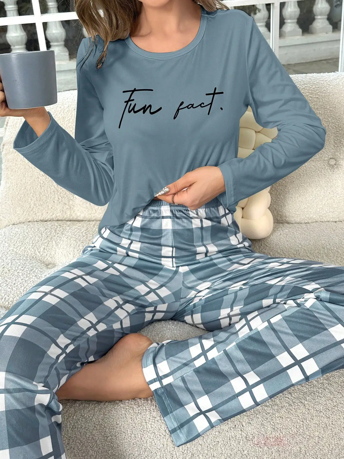 Monogrammed crew-neck long-sleeved top and plaid trousers casual and comfortable women\'s pajama set