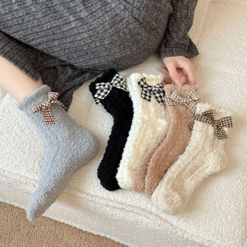 

1 Pair of Winter Warm Coral Women's Mid Tube Socks Cartoon Cute Bow Plush Winter Socks Warm Loose Home Floor Socks