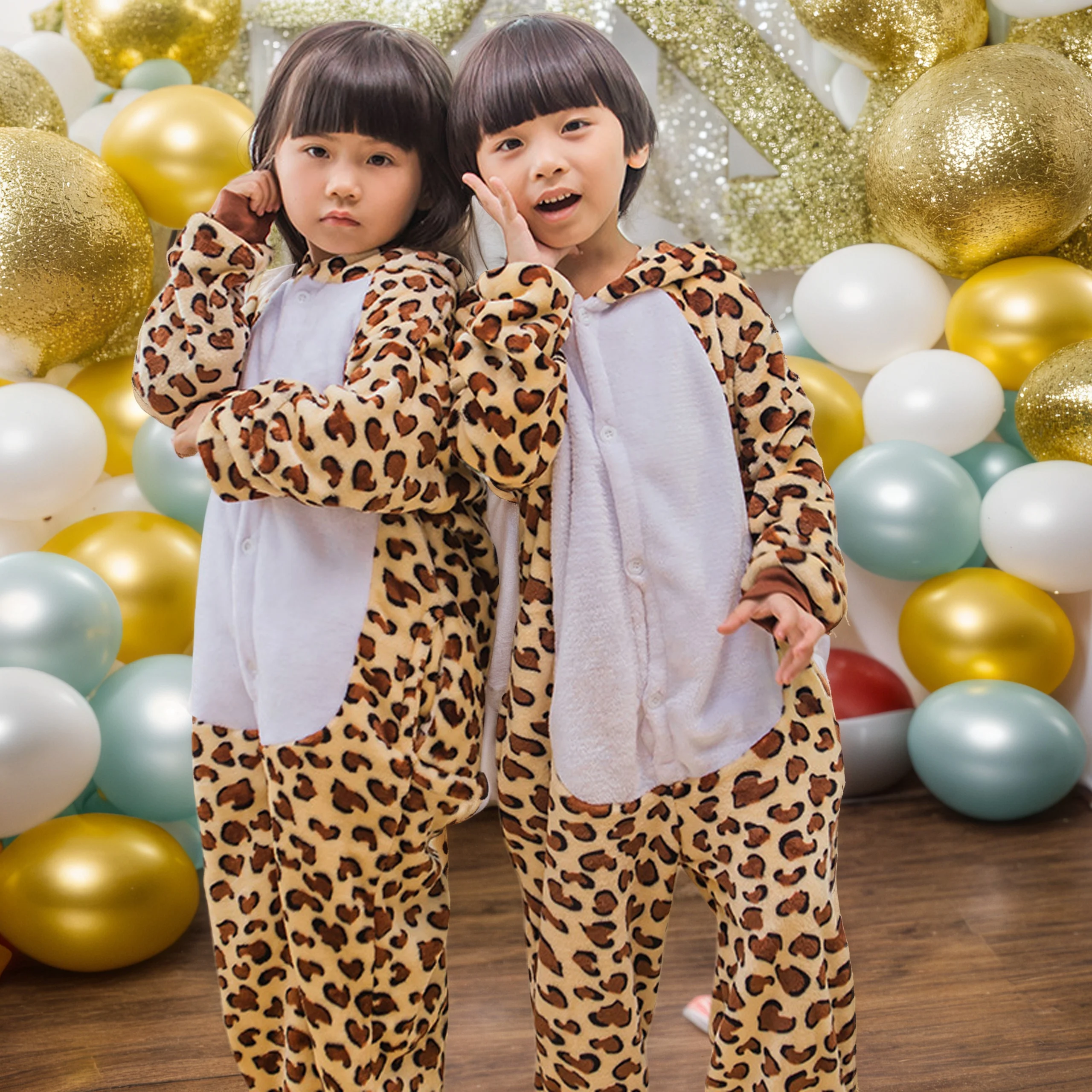 

Kids Winter Leopard Bear Clothes Flannel Animal Anime Pajamas Boy Girl Teen Onesie Kigurumi For Christmas Hooded Costume