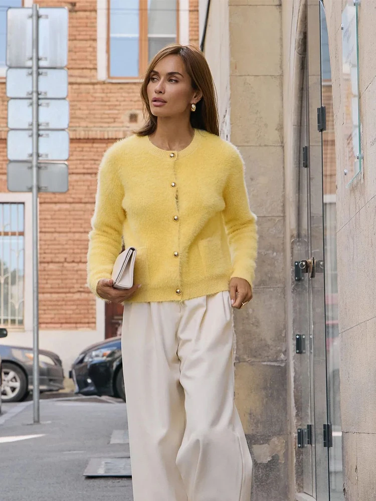سترة بأحرف صفراء للنساء برقبة دائرية وأكمام طويلة فضفاضة محبوكة سترات نسائية جديدة أنيقة وأنيقة لعطلات الخريف في الشارع #3