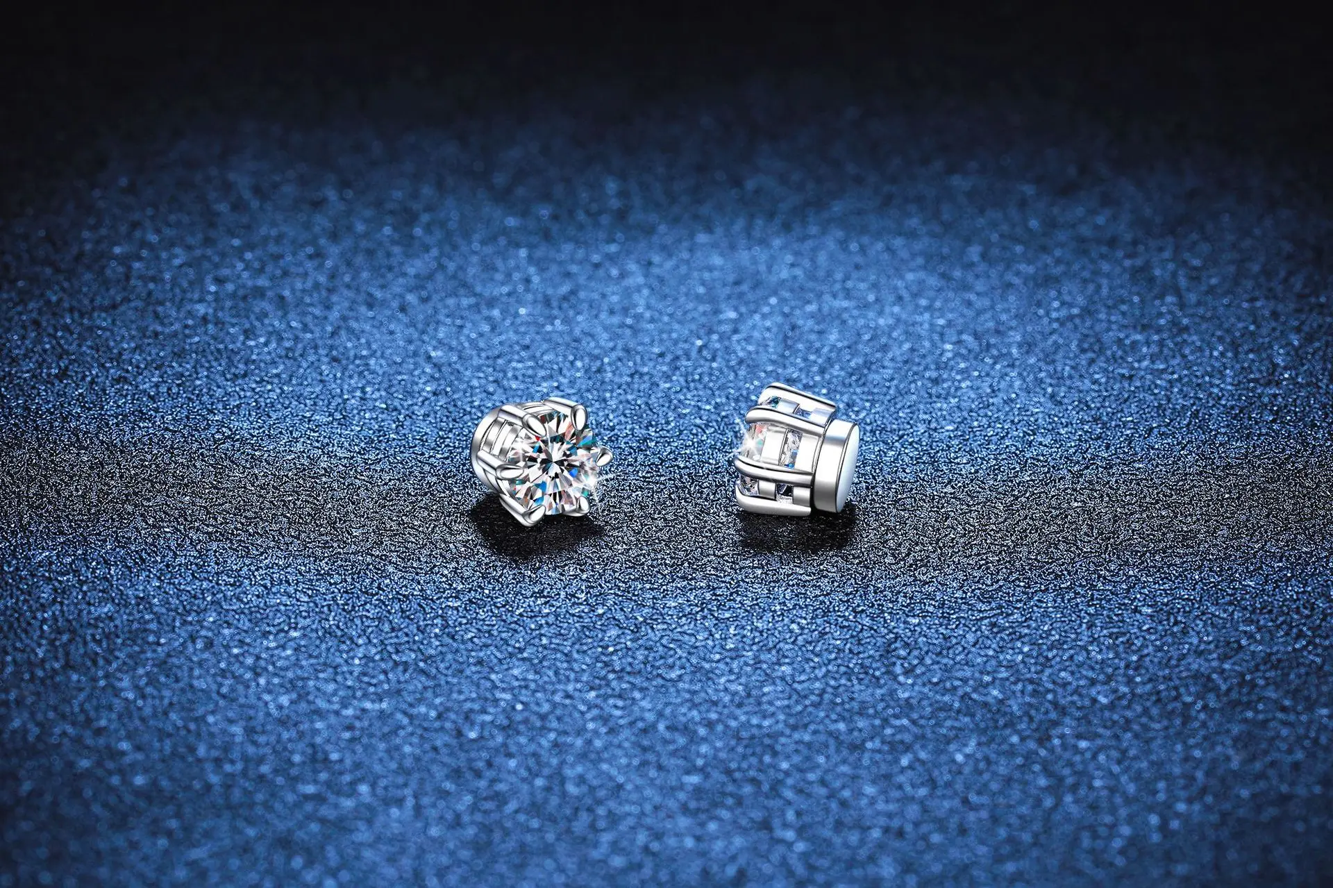 LioraGem Magnetic Moissanite Stud Earrings (No Piercing Required), Classic Six-Prong Unisex Moissanite Stud Platinum PT950 Stamp