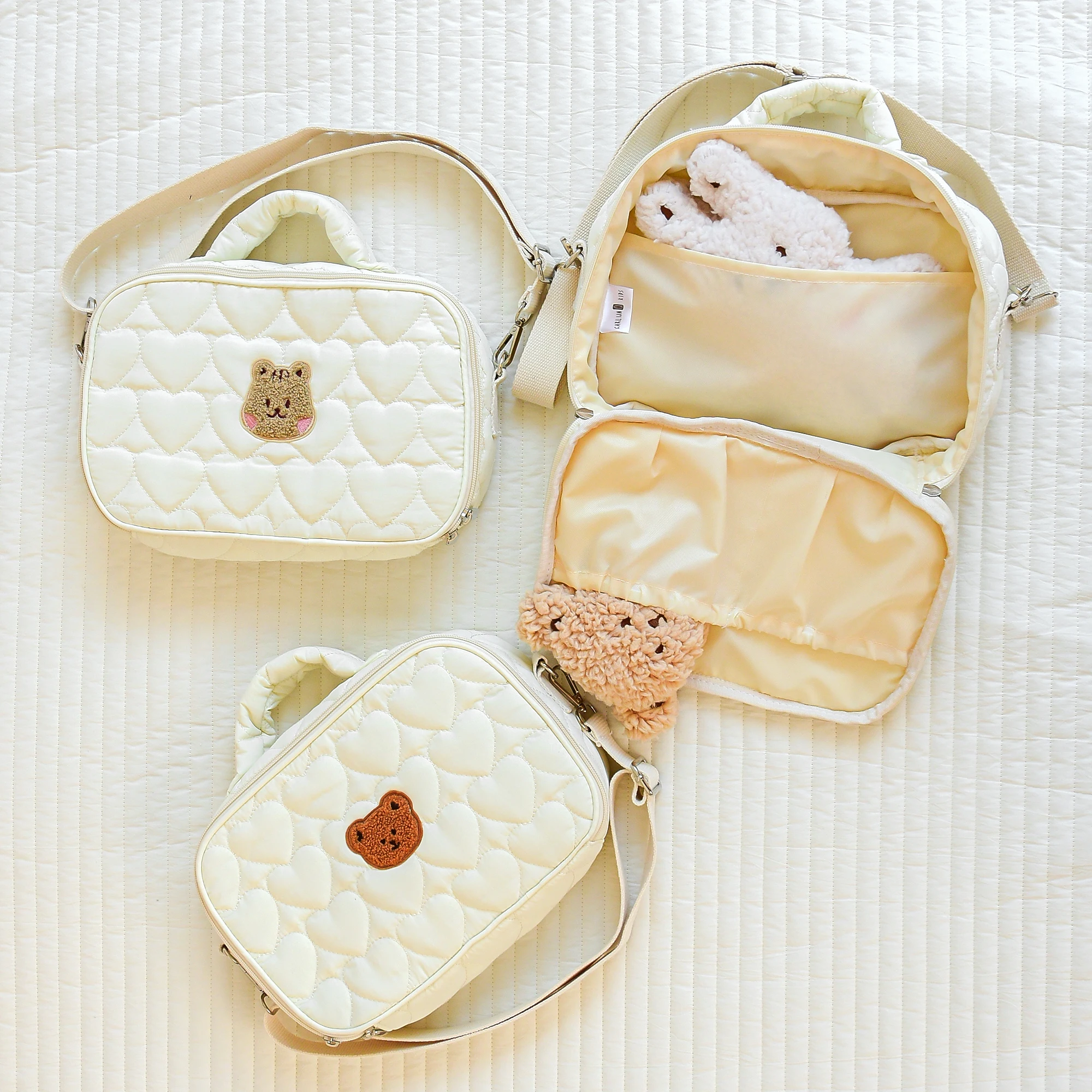 A mommy shoulder bag is easy to carry