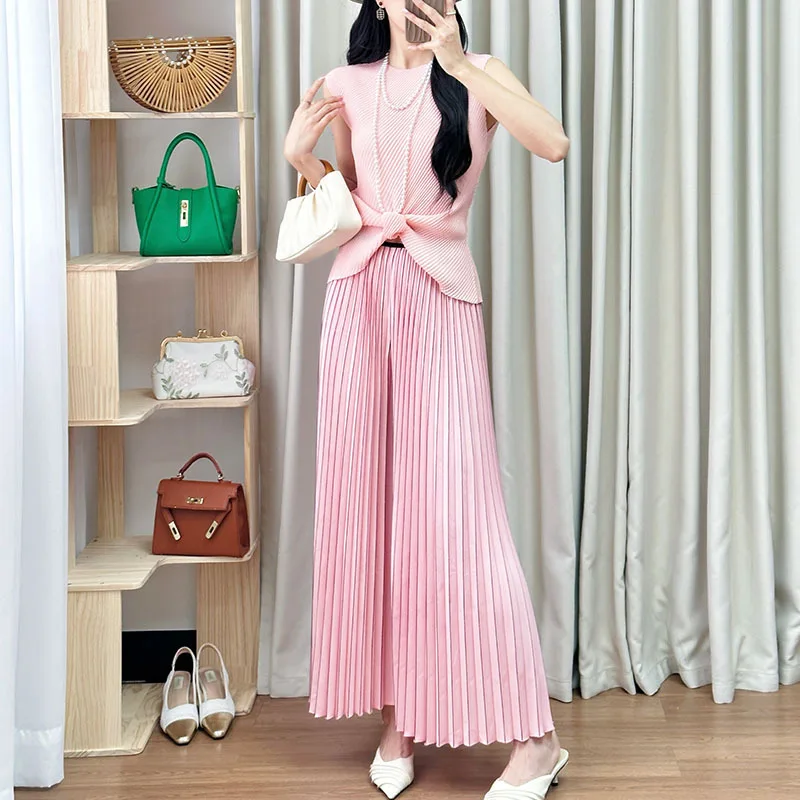 Rosa e sottile Indossa un set completo di Miyake Summer Pullover senza maniche Top Pantaloni larghi a gamba larga Set pieghettato 2025 Nuovo