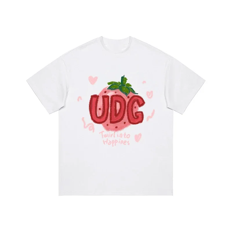 Camiseta informal blanca extragrande con estampado de fresa UDG para mujer, diseño de "Twirl into Happiness"