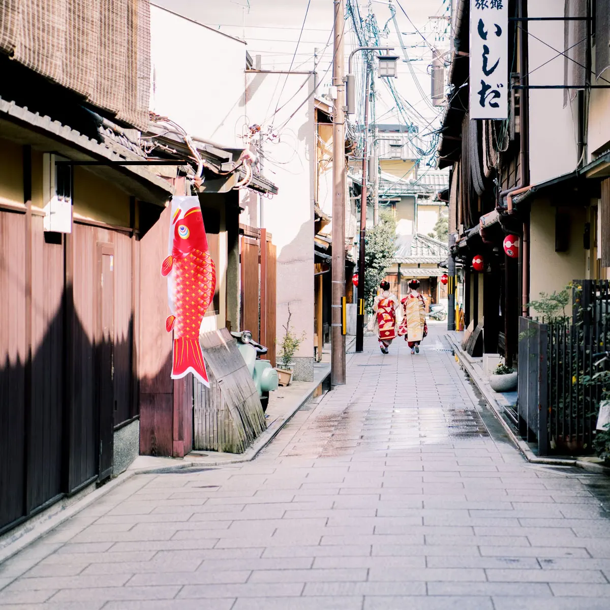 

Durable Red Satin Carp Flag Japanese Style Dragon Boat Festival Decorative Banner Party Home Wall Window Photo Background