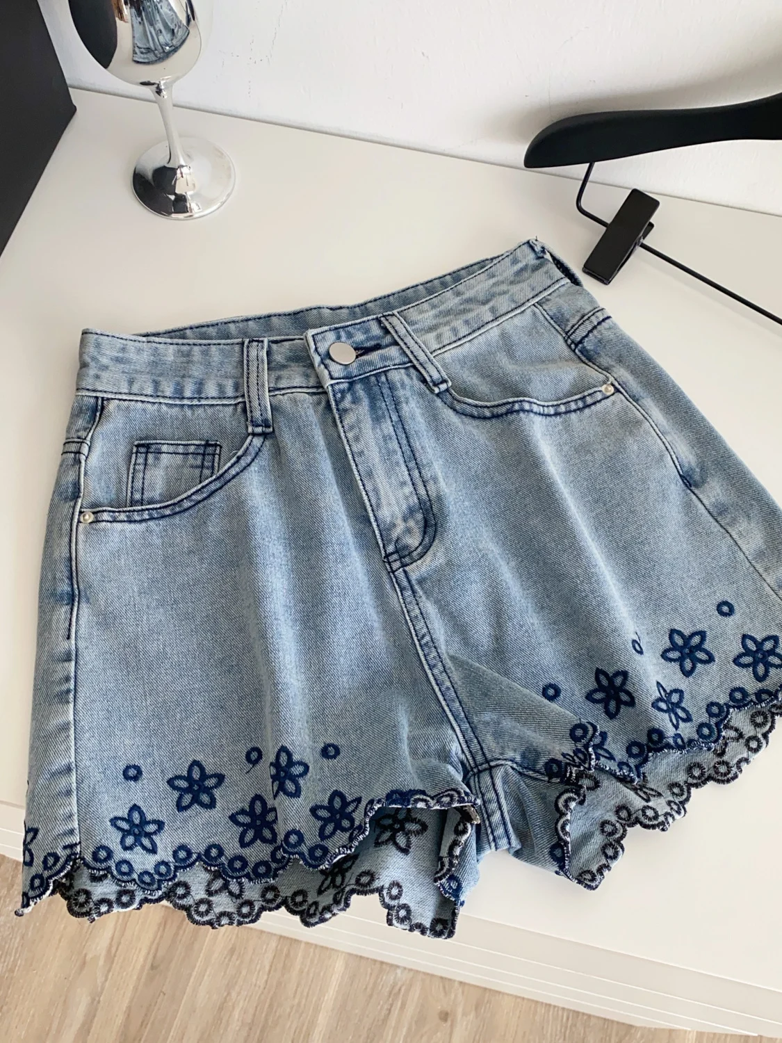 

Faionable Heavy Embroidery Lace Trim Denim orts Women's High Waist Slimming Casual A-Line Hot Pants Summer 2025