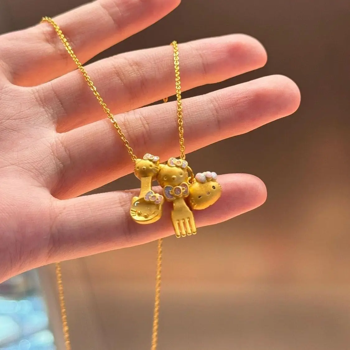 

2025 New Cute Gold Hello Kitty Pendant KT Simple High-end Versatile Necklace Light Luxury Collarbone