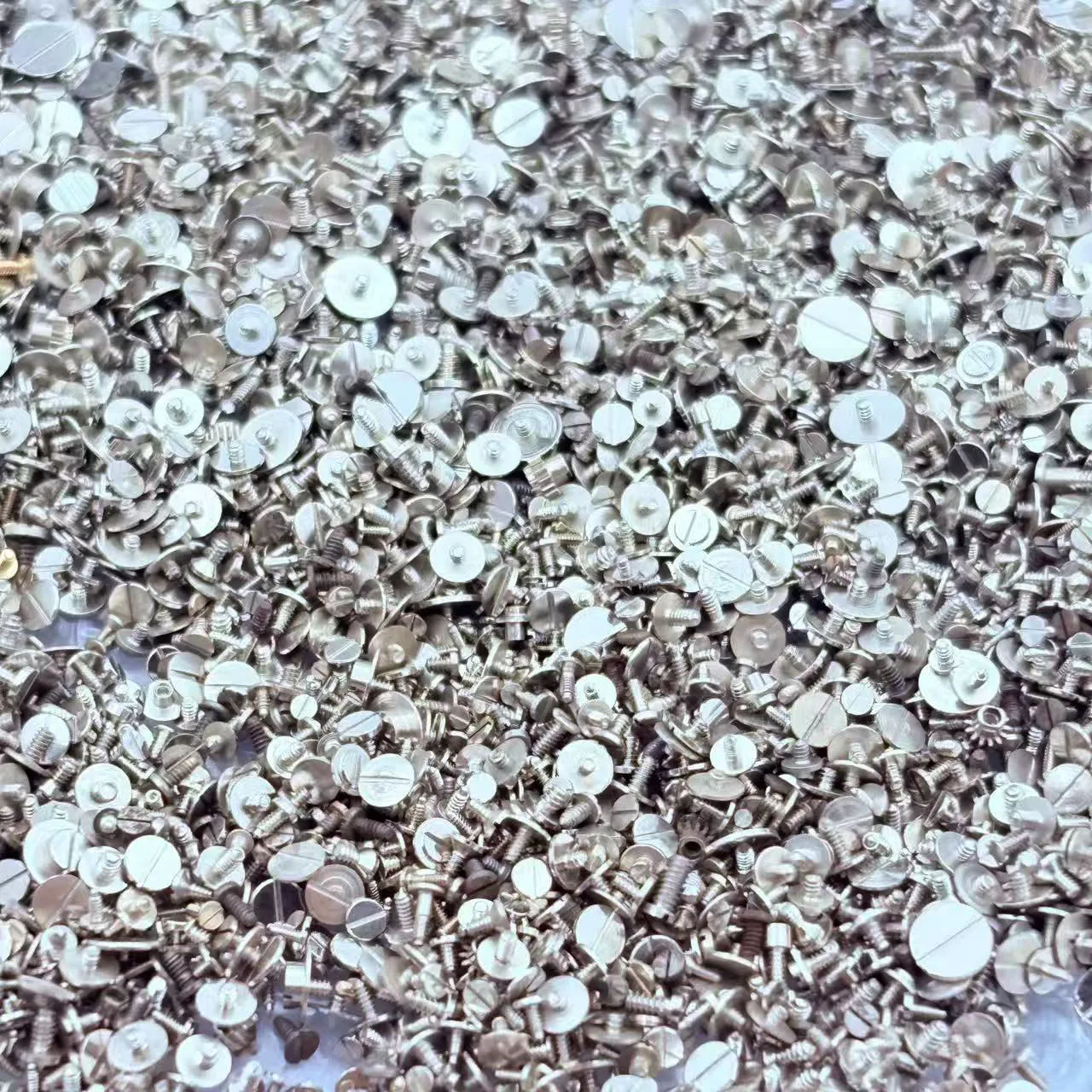 Watch Movement Accessories Miscellaneous Screws of Various Sizes About 100 Pcs in a Bag Randomly Shipped in Various Sizes