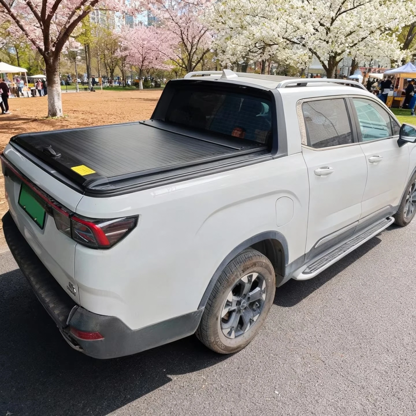 

Pickup Truck Bed Aluminium Retractable Roller Lid Tonneau Cover for Navara Frontier Titan D40 Ford Ranger 4x4 Offroad Camping