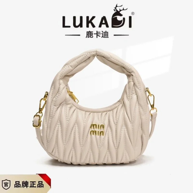 

High-End Women's Messenger Bag Made Of Chevron Leather Boasting Paris Style And High-End Commuter Look​