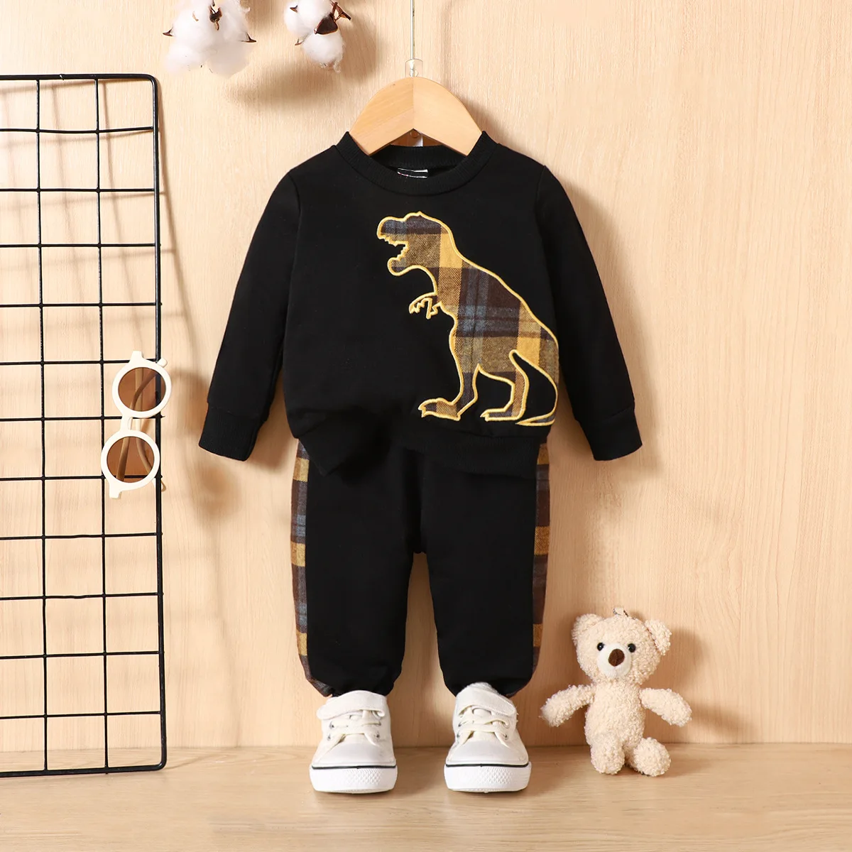 0-2 year old baby boy spring and autumn round neck pullover dinosaur patch embroidered long sleeved shirt and pants set