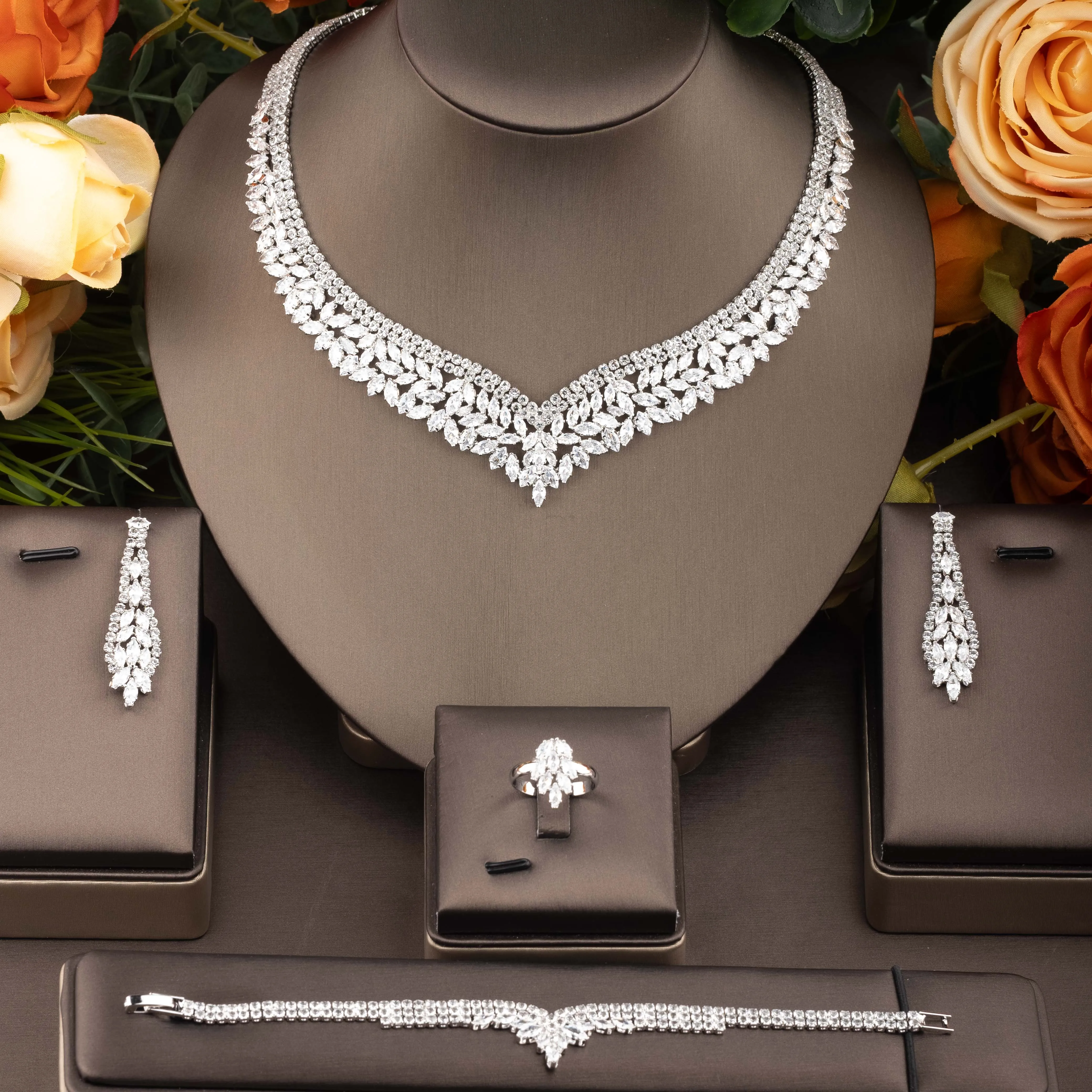 

1 Set of Elegant Cubic Zirconia Bouquet Design Party Jewelry Set Suitable for Women to Wear at Weddings and Banquets, Gift Box Not Included