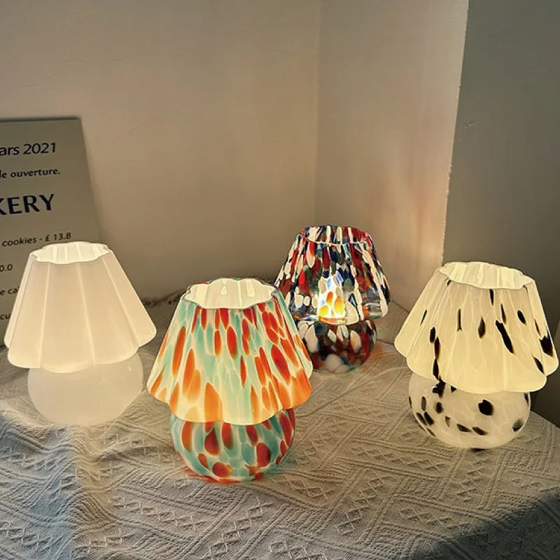 LED Creative Flower-shaped Mushroom Table lamp Cream Style Bedside Lamp Girly Bedroom Decorative Table Lamp