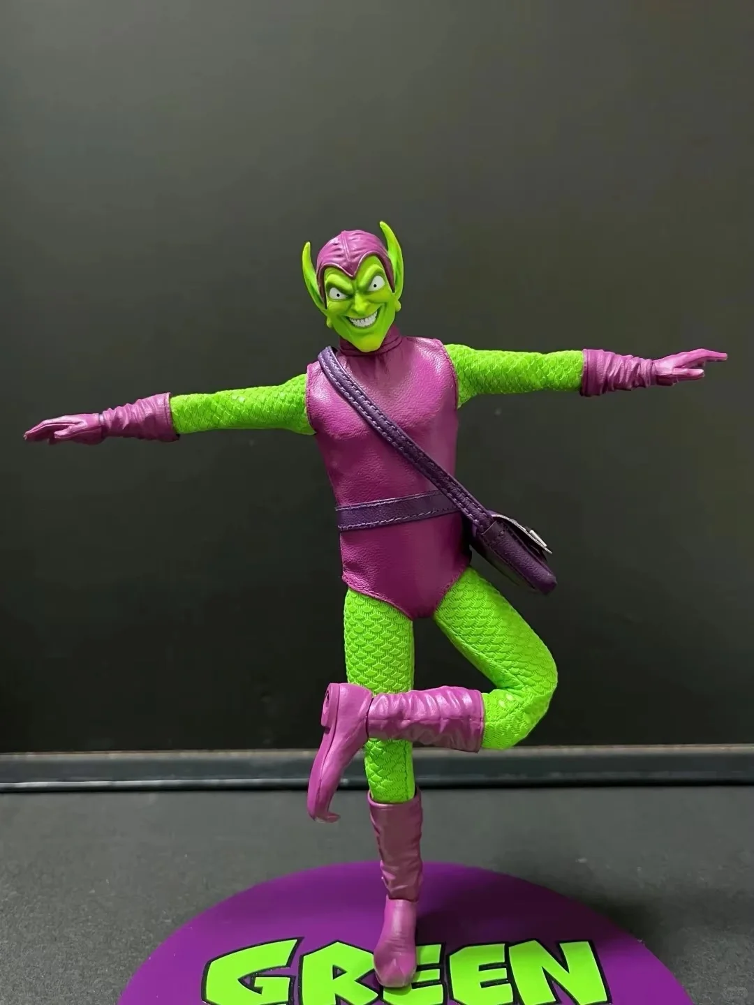 Original 1/12 Mezco Homem Aranha vilão clássico Green Goblin edição de luxo acende figura de ação de 6 polegadas modelo brinquedo presentes