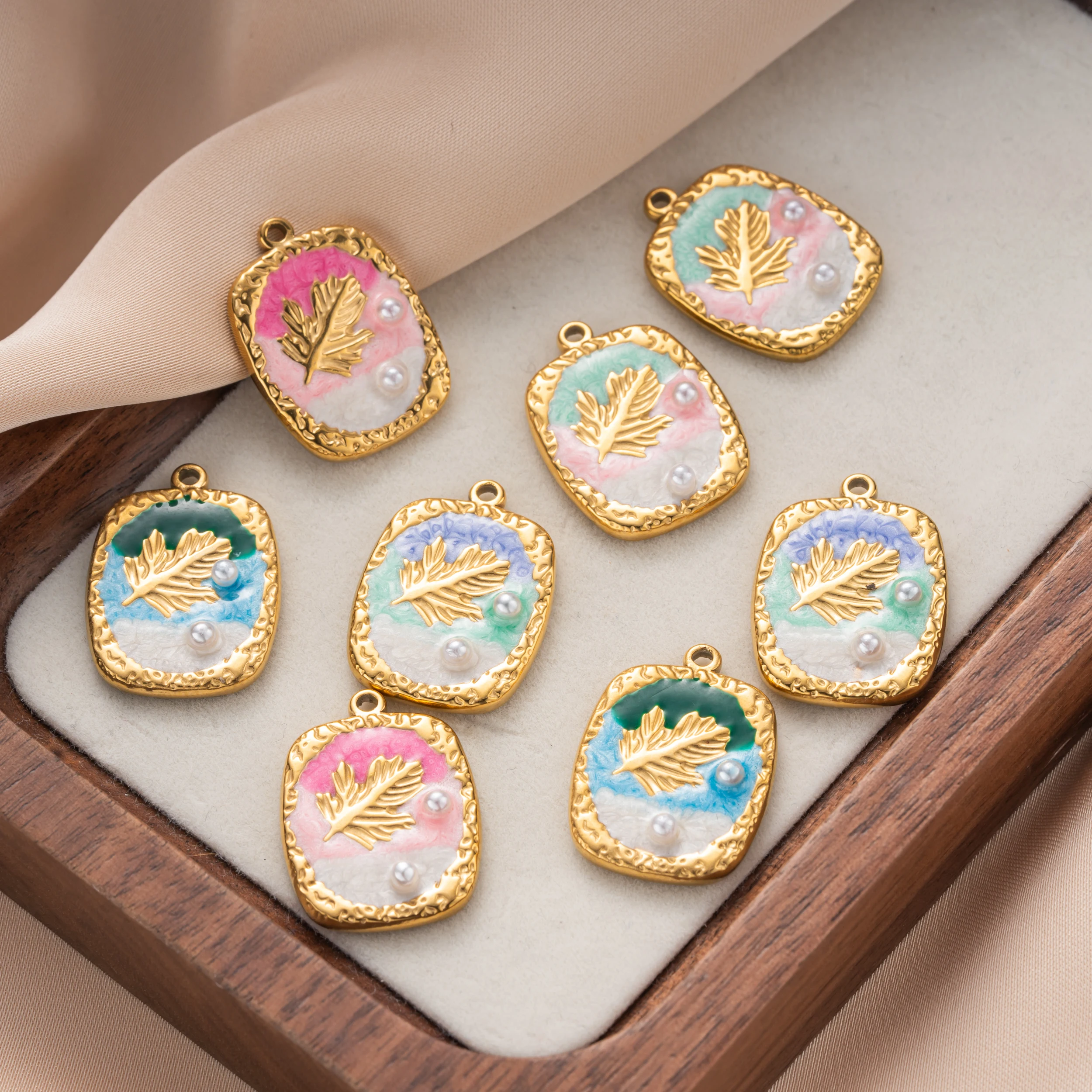 5 قطع من الفولاذ المقاوم للصدأ المطلي بالذهب مابل ليف المينا اللؤلؤ المعدني القرط سحر لقلادة ذاتية الصنع وسوار صنع المجوهرات والحرف اليدوية #3