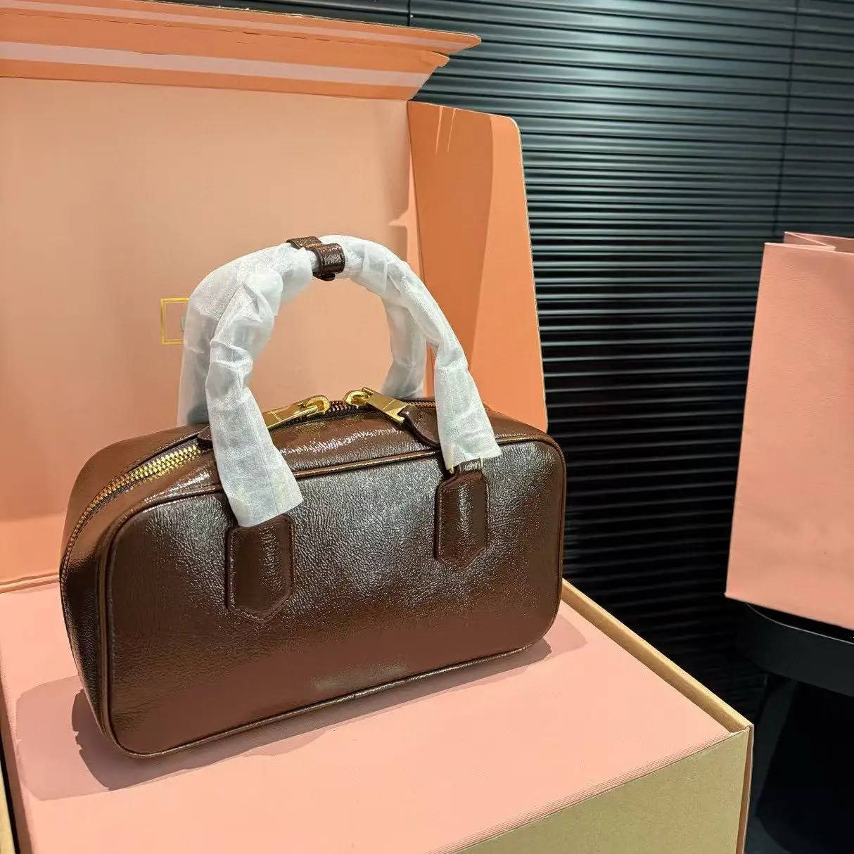 

High quality Luxury designer bags 2025 leather retro casual slung bowling bag shoulder portable Boston pillow bag Women's bags