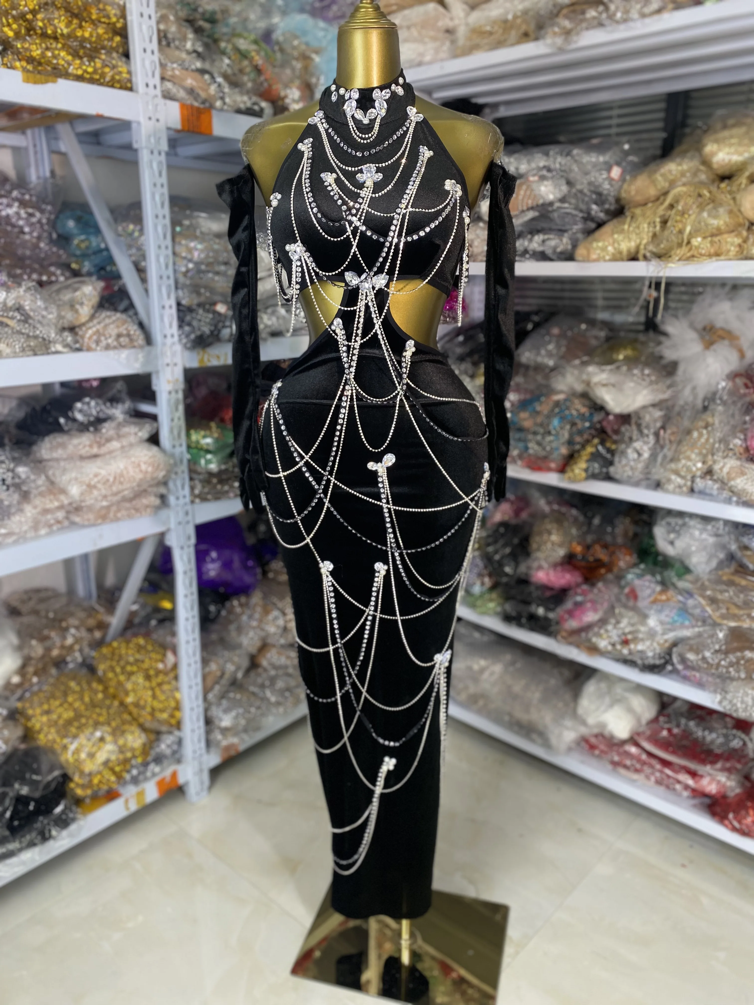 Vrouwen Luxe Avond Club Feestjurk Zwart Fluwelen Halter Strass Diamanten Ketting Uitgesneden Lange Jurk Met Handschoenen Groothandel