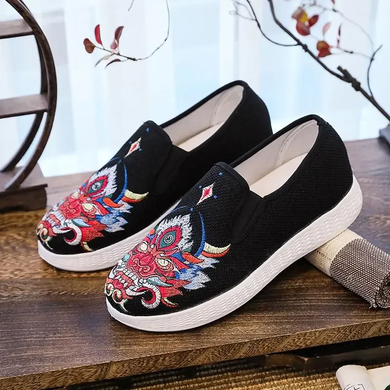 Neue Vintage chinesische ethnische Stil Männer Schuhe Gold Stickerei Leinwand Flügel Chun Kung Fu Schuhe lässig täglich Tai Chi alte Peking Schuhe