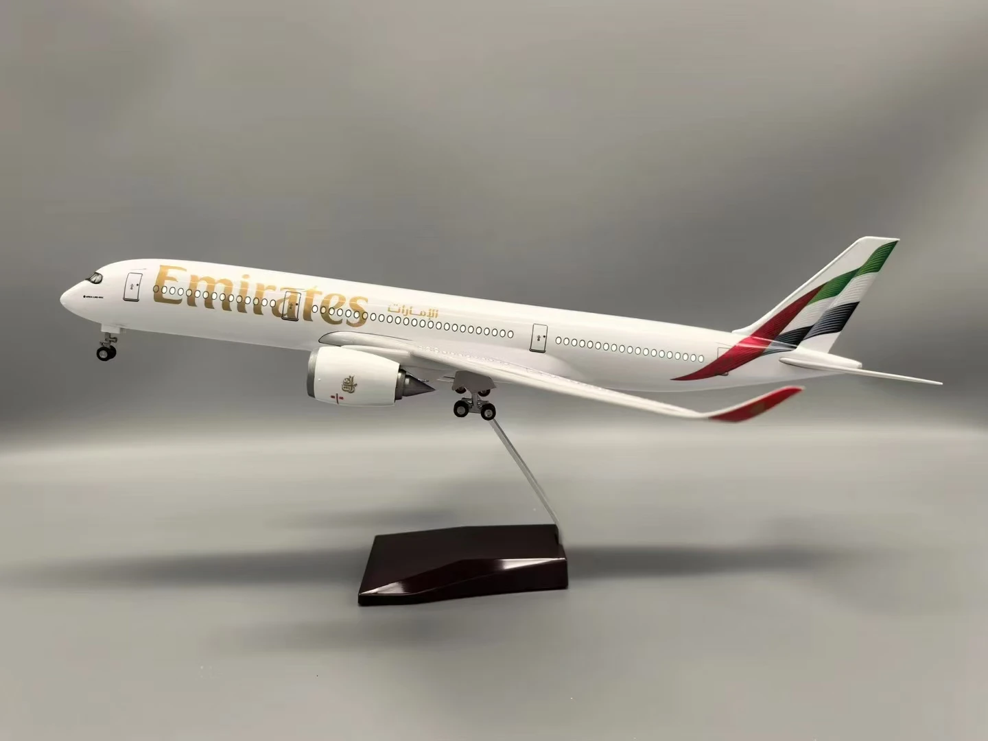 Model Airplane 47CM Scale Airplane Airbus A350 Emirates Airline Plane Model Airplane Model Kits Model Plane for Adults(with Ligh