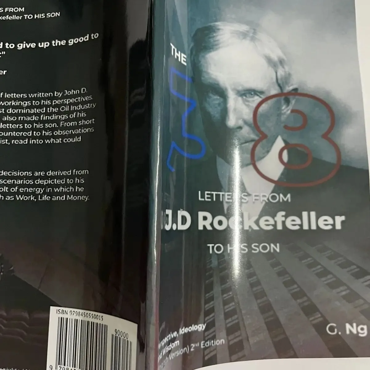 

В мягкой обложке, 38 букв от J D Rockefeller для него и сына, книга по английскому деловому успеху