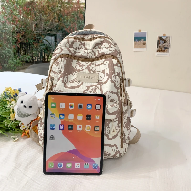 Large capacity backpack 2024new model High quality niche design versatile student backpack Cute bear backpack Simple fashionable