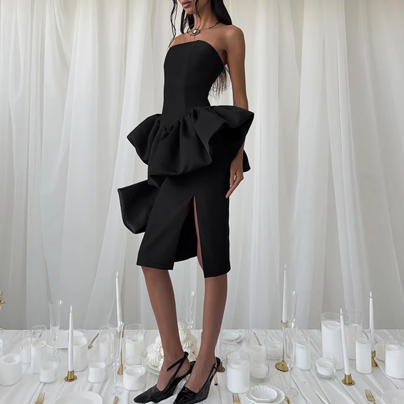 ชุดเซ็ตสองชิ้น เสื้อเกาะอกเซ็กซี่และกระโปรงผ่าข้าง แฟชั่นใหม่ปี 2026 ชุดออกงานเข้ารูปโชว์ไหล่ สีดำ เปิดหลัง เหมาะสำหรับใส่ไปเที่ยวทะเล