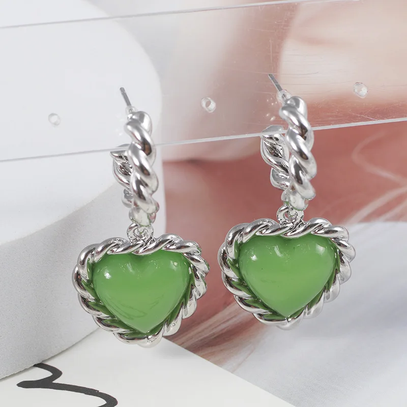 

Autumn Winter New in Fashion Jewelry Simple Wrapping Love Shape Green Resin Dangle Earrings Statement Classic Jewelry for Women
