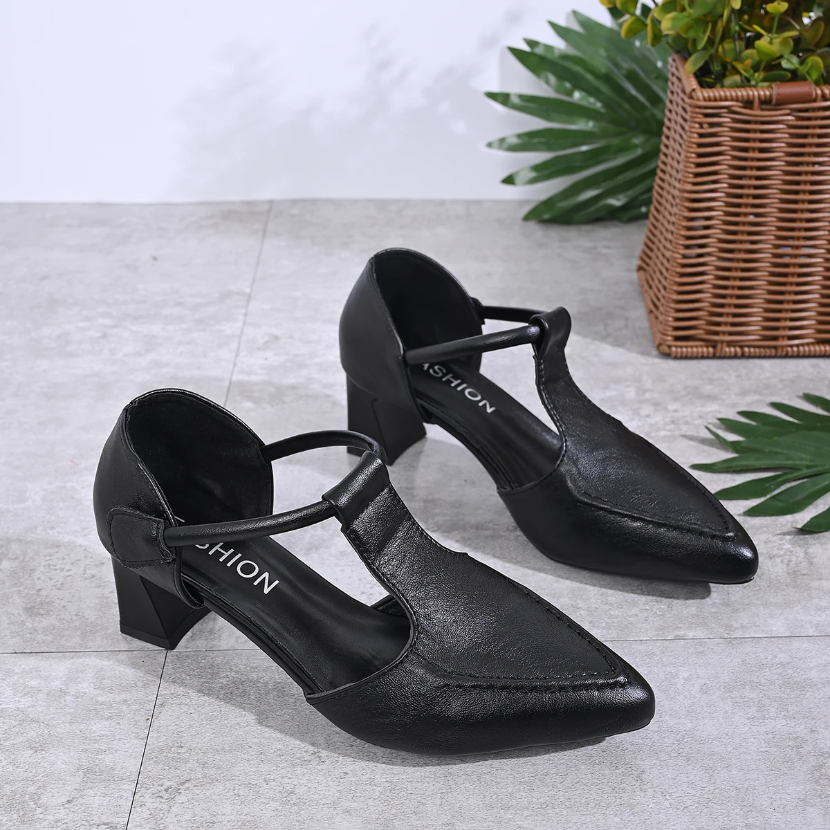 Summer Women's Brown Faux Leather T-Strap Pumps Woman Vintage Pointed Toe Block Heels Sandals Elegant Office Party Wedding Shoes