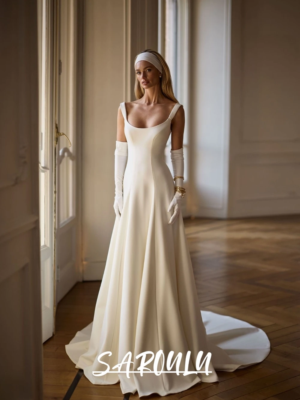 

Elegant Scoop Neckline Simple Wedding Dress Flowy Satin Long Customized Bridal Gown Romantic A Line No Gloves Bride Wear
